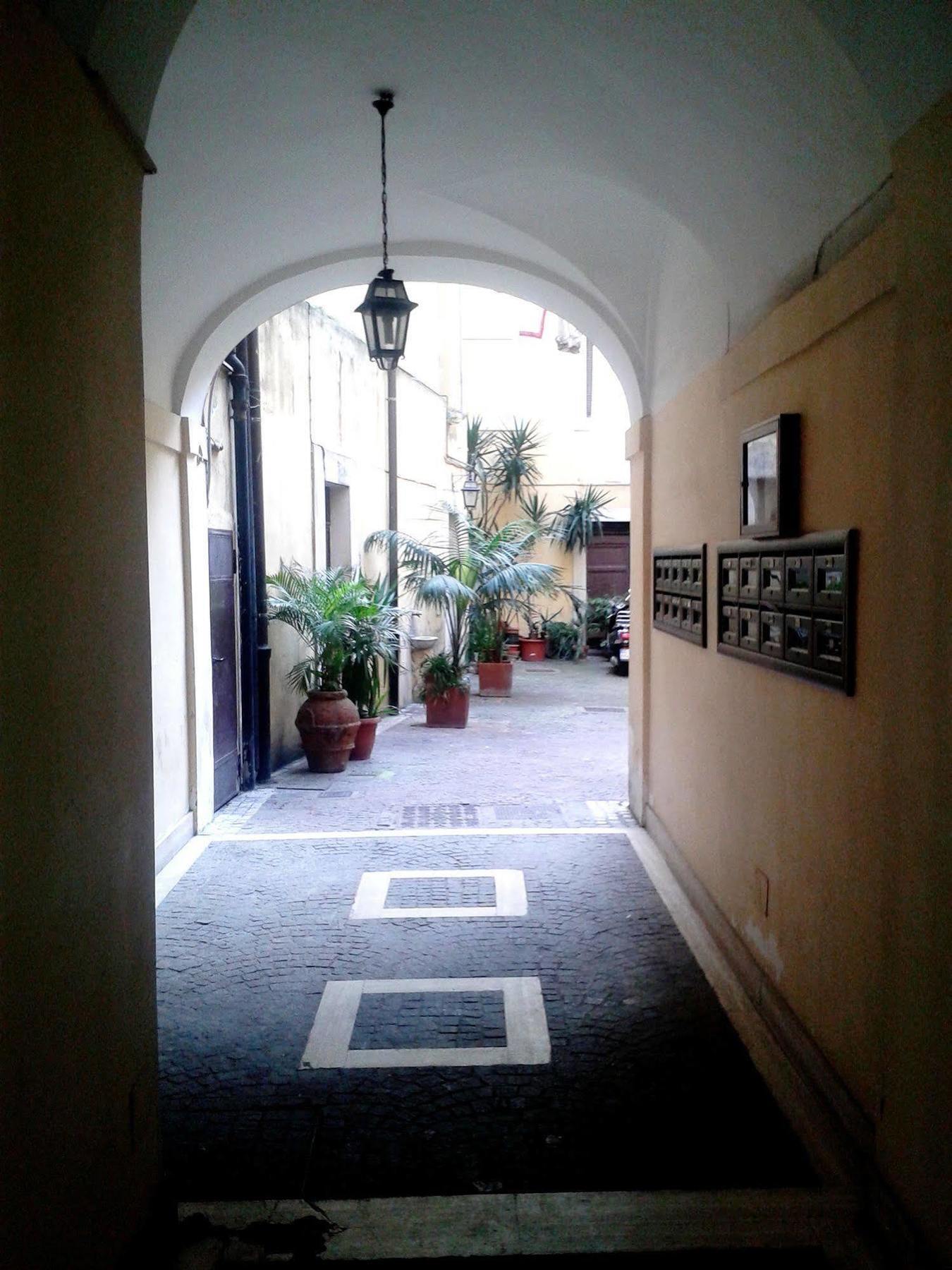 Floor Navona Pensión Roma